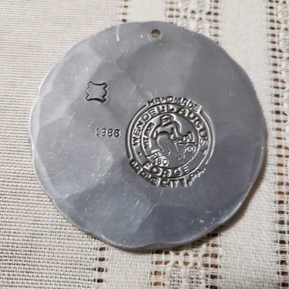 Beautiful Vintage 1986 Wendell August Forge Teddy Bear Forged Aluminum Ornament - Picture 3 of 16